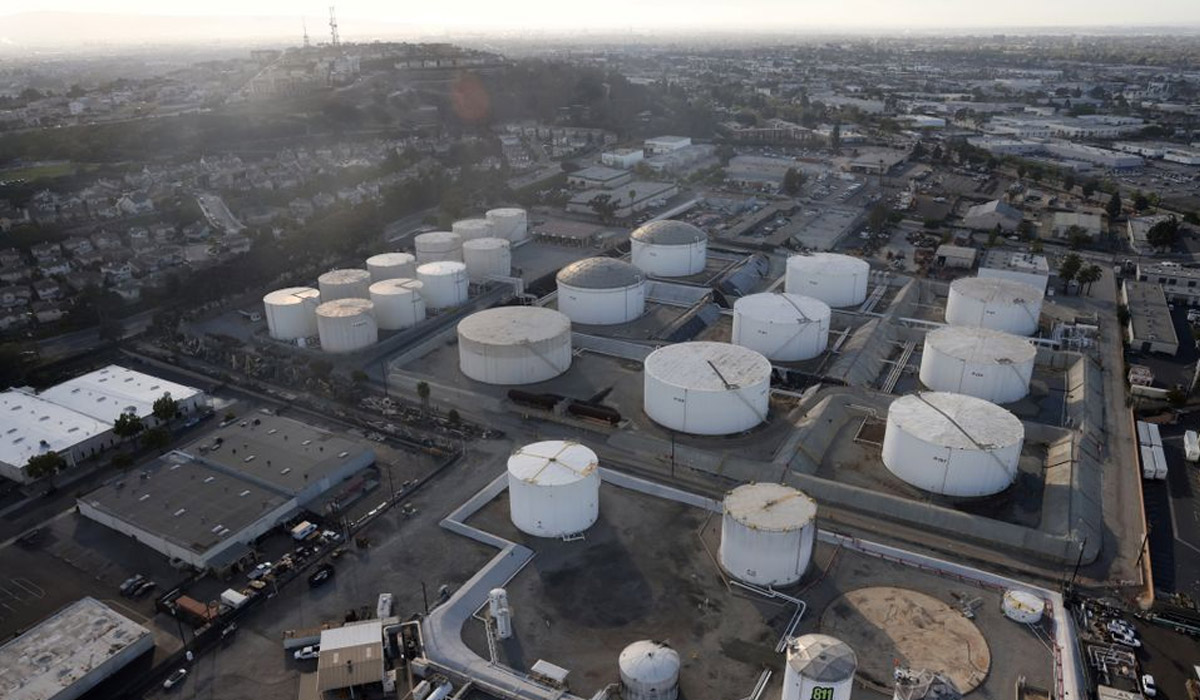 Oil adds to gains as worries over Omicron ease